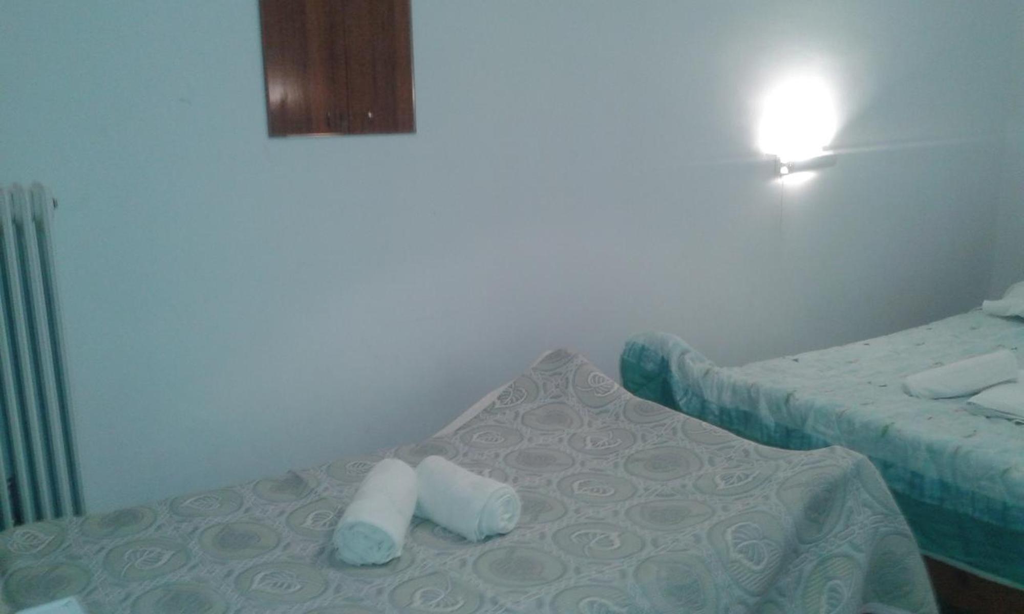 Manoleas Rooms To Let Leonídion Habitación foto