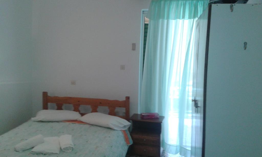 Manoleas Rooms To Let Leonídion Habitación foto