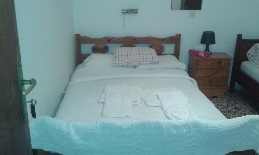 Manoleas Rooms To Let Leonídion Habitación foto